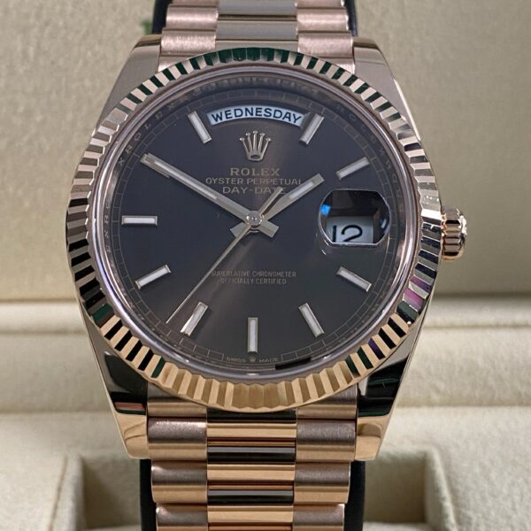 Rolex Day-Date 40 - 2023 - Chocolate Index Dial - 228235 *FULL SET*