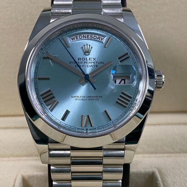 Rolex Day-Date 40 - 2022 - Ice Blue Roman Dial - 228206 *FULL SET*