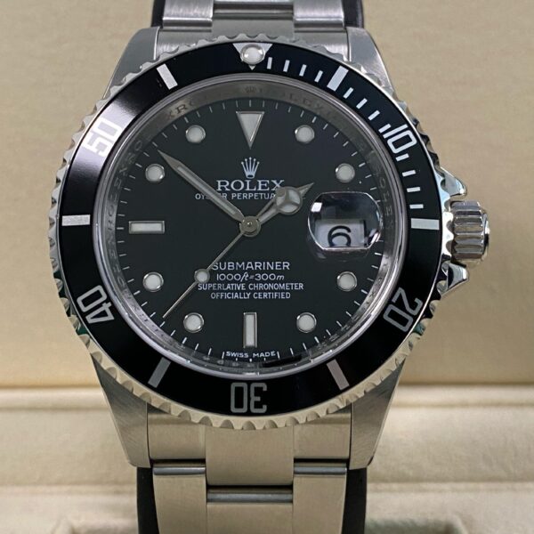 Rolex Submariner Date - 2008 - Black Dial - 16610 *NO HOLES CASE*